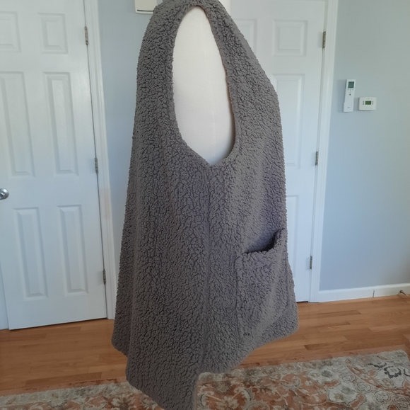 Calvin Klein gray sherpa vest - Picture 4 of 10